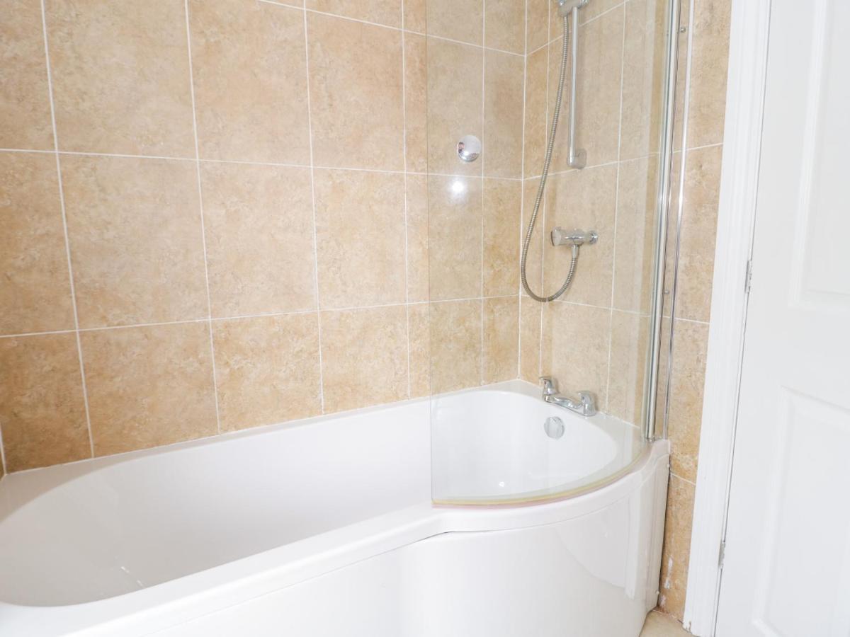 10 Carmen Sylva Road * Llandudno